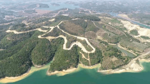 ダイニン湖 - 上からの眺め