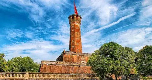 ハノイの旗竿 - 時を超えて受け継がれる古代の美しさ