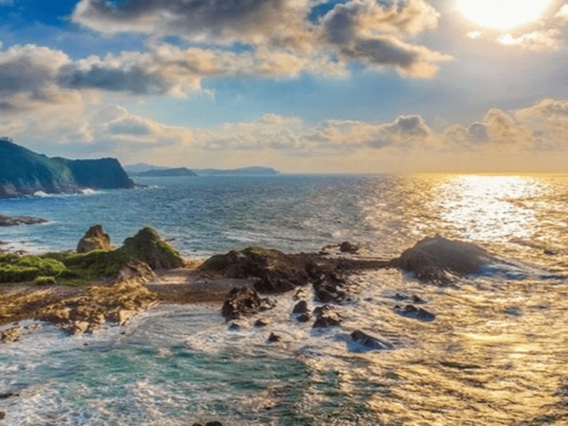 カウミ ロック ビーチに来たら、日の出を見るのは見逃せない瞬間です