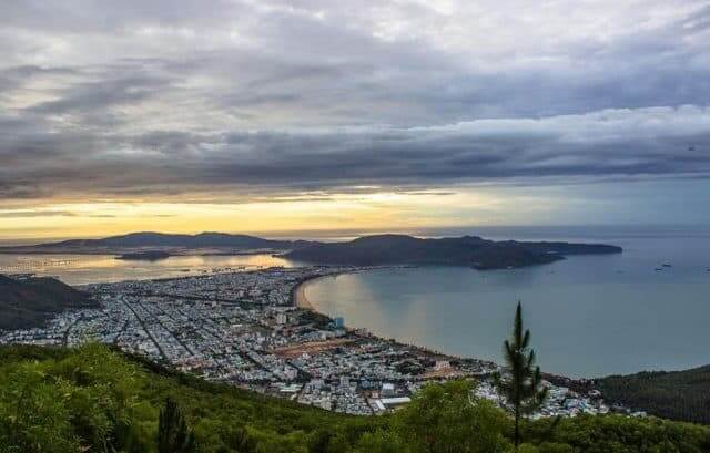 Vung Chua 산의 풍부한 자연 경관