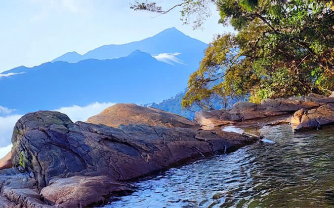 Five Lakes와 Do Quyen 폭포에서 자연에 푹 빠져보세요.