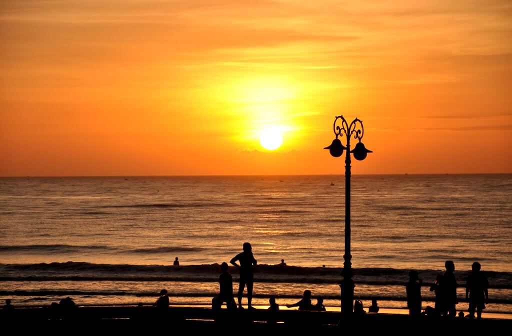 特別なことは、ここでの日の出の眺めがとても美しいことです。この景色を鑑賞したい場合は、早起きしてここに来てください。