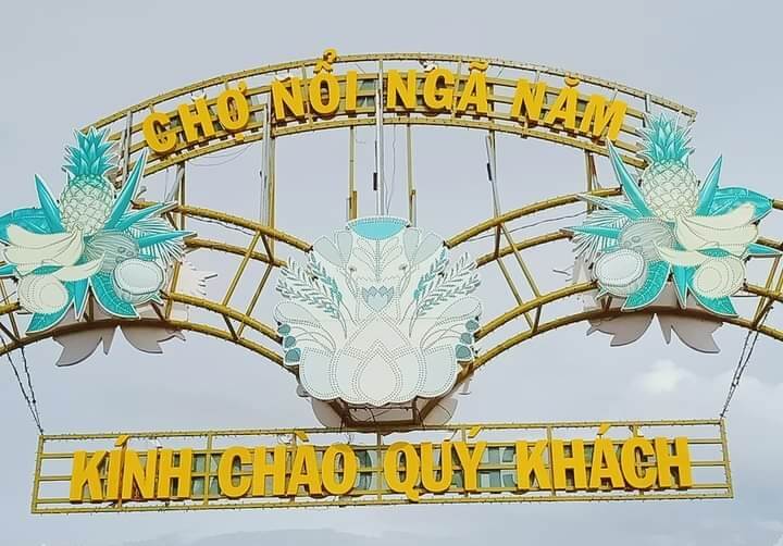 Chợ Nổi Ngã Năm