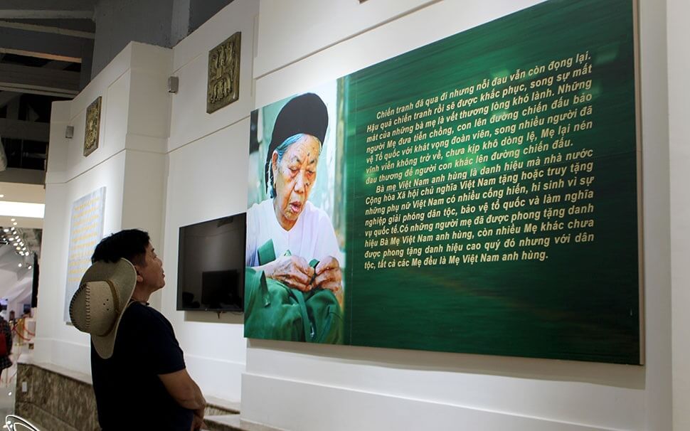 마더 투 기념물