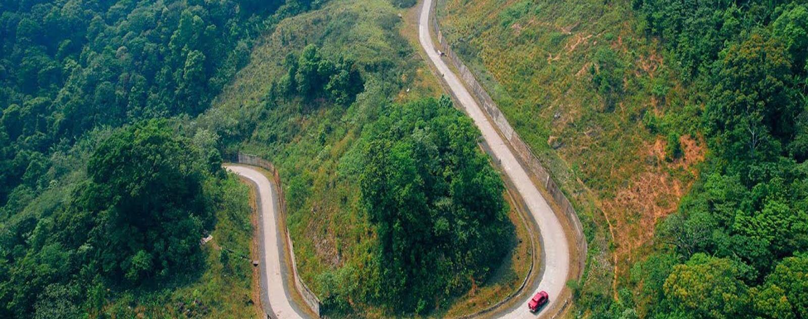 Previously, indigenous people considered Sa Mu a "ghost road" because of its rugged and dangerous terrain with towering slopes.