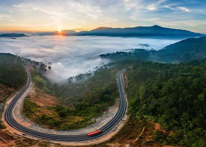 For backpackers, Khanh Le Pass is full of excitement but also many dangers, requiring the ability to handle situations well.