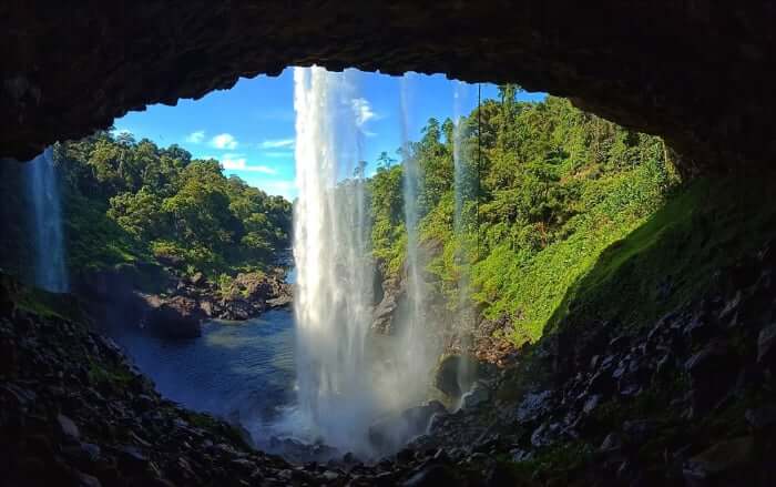 Hang Én có chiều dài gần 1.6km