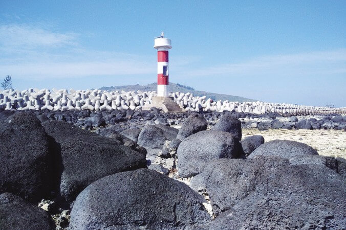 Hon Mu Cu は、クアンガイ県リーソン島地区にある 3 つの主要な島の中で最も小さい島です。