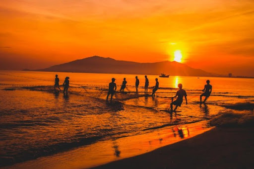 어촌마을의 평화로운 삶을 즐겨보세요
