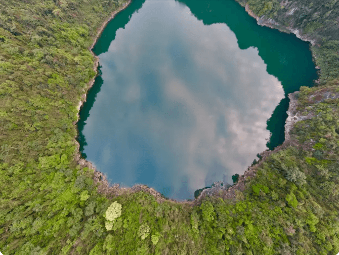 上から見るホアティエン湖の美しさ