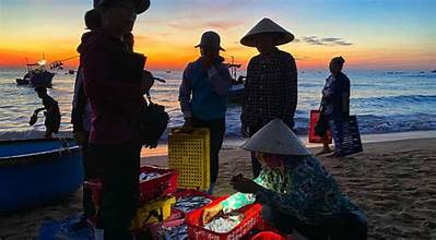 クアンガイのユニークな魚市場の夜明け