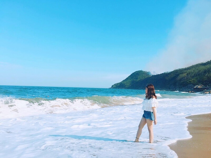 Nếu bạn muốn tìm một địa điểm nghỉ ngơi, thư giãn, trốn khỏi ồn ào phố thị thì biển Hải Hòa là địa điểm du lịch lý tưởng dành cho bạn.