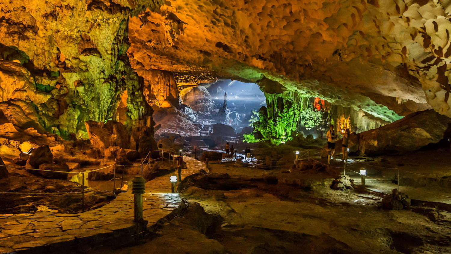 Lạc Bước Vào Thế Giới Kỳ Ảo Tại Hang Sửng Sốt – Vịnh Hạ Long