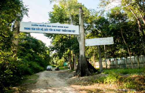 Cổng vào vườn quốc gia Chư Mom Ray