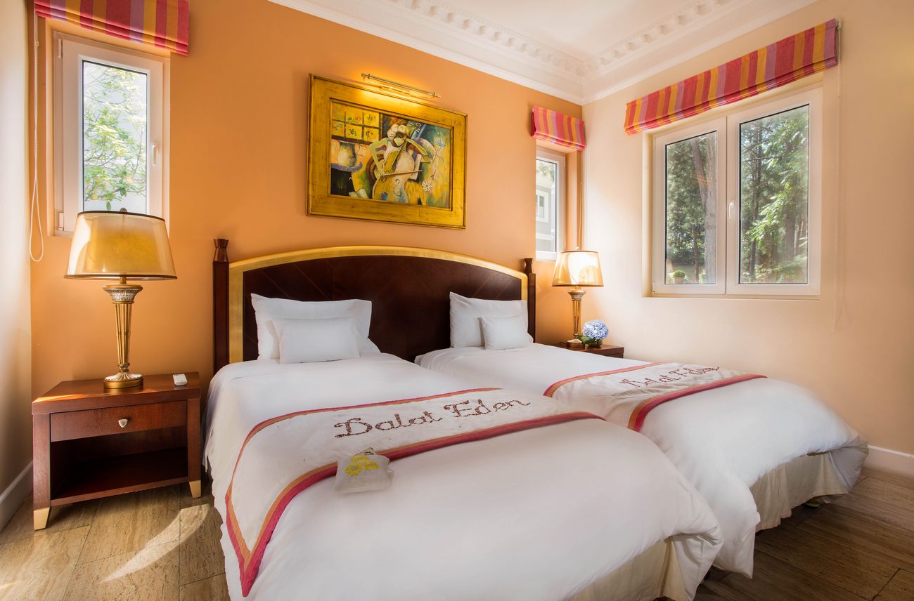 Phòng Sang Trọng Hướng Hồ Bên Hông