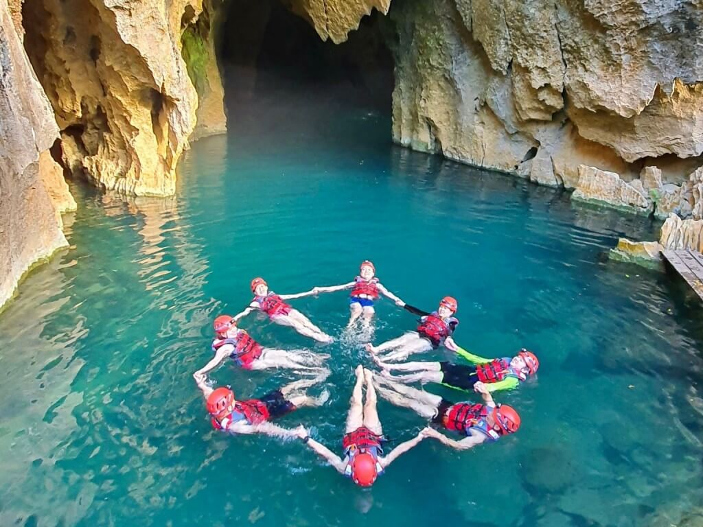 Sinh Ton Valley - Thuy Cung 동굴