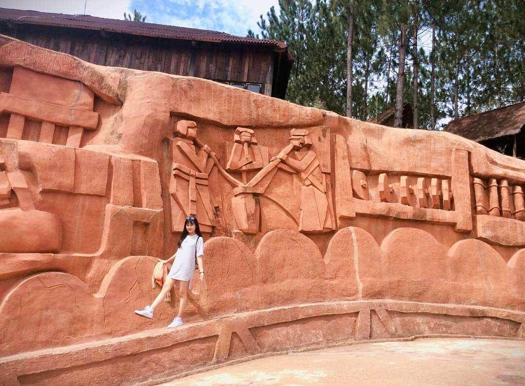 Đường Hầm Điêu Khắc Đà Lạt