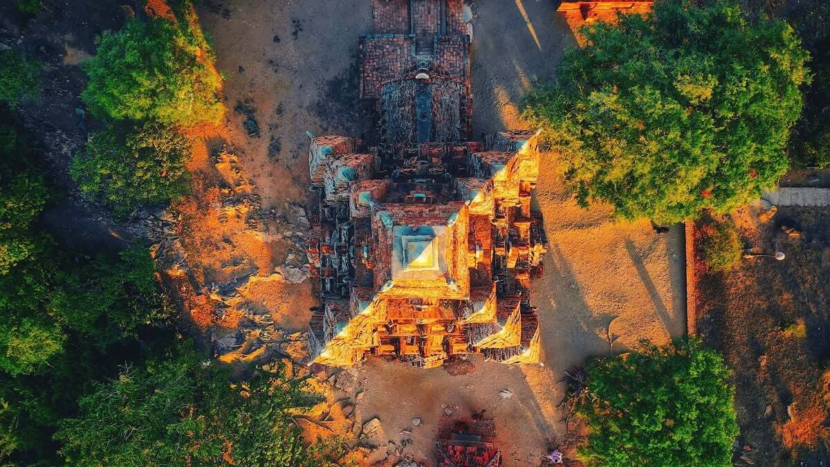 포 클롱 가라이 타워(Po Klong Garai Tower)는 닌투안(Ninh Thuan)의 역사적 유물 중 하나로 많은 관광객이 탐험하고 싶어합니다.