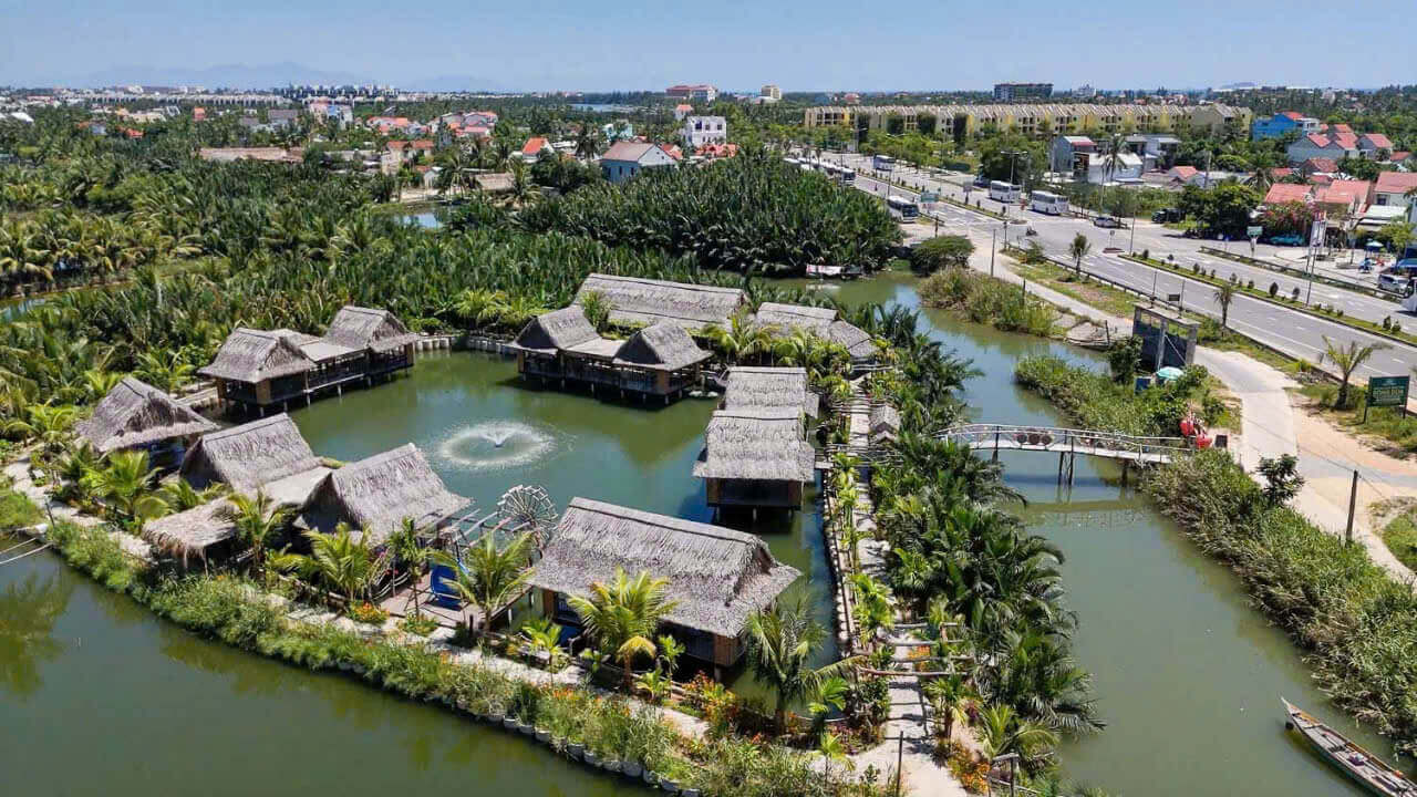 EXPERIENCE LEARNING TO MAKE LANTERN AND GO ON A BAG BOAT