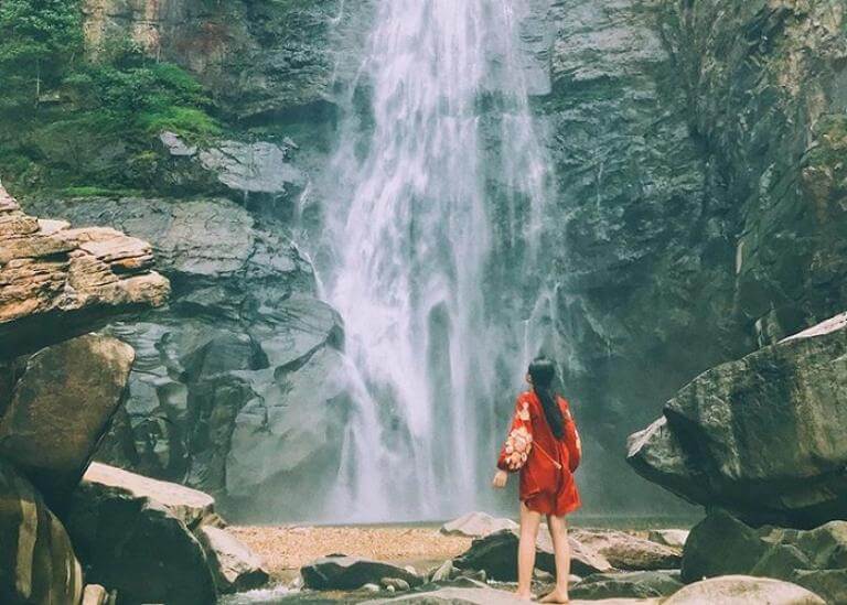 Thác Háng Tề Chơ là một địa điểm lý tưởng để bạn ngắm cảnh và chụp ảnh.