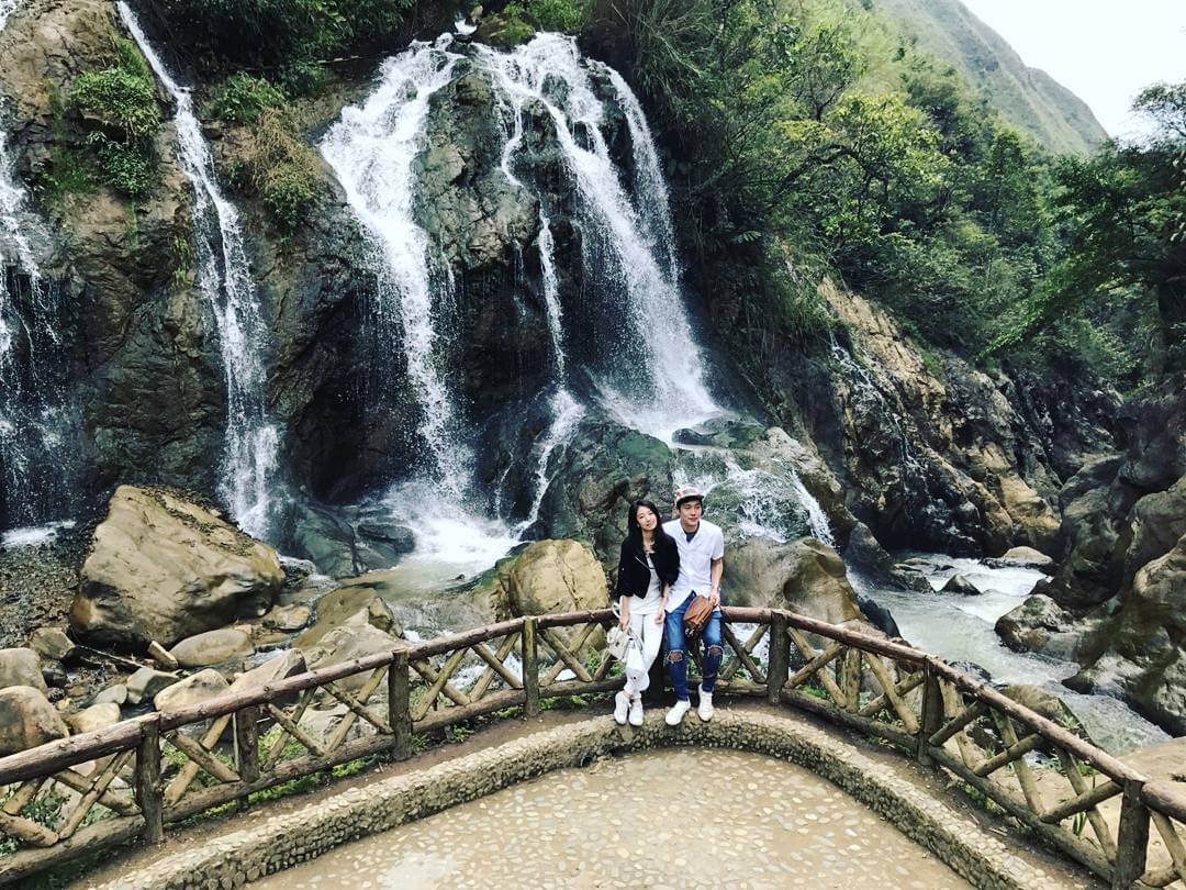 Góc chek-in siêu ảo diệu tại con thác đầy mê hoặc động lòng người