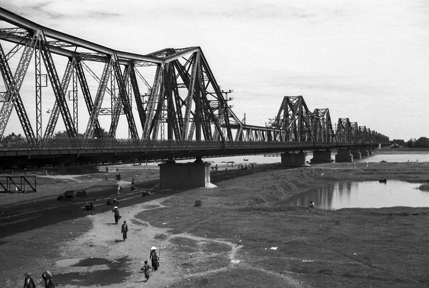 From Iron to Icon: Exploring the Wonders of Long Bien Bridge