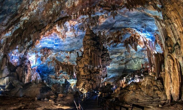 Explore Thien Duong cave