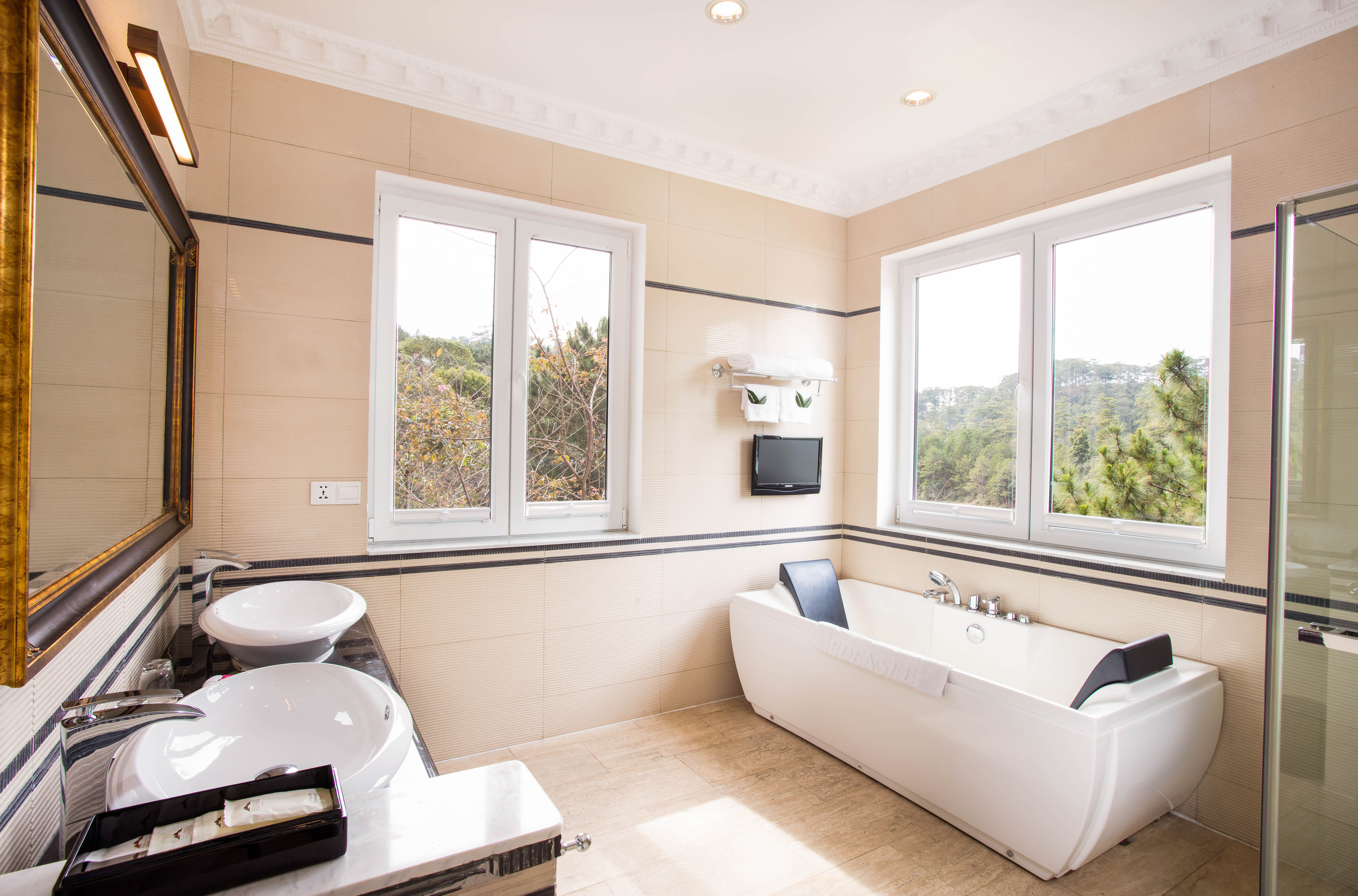 Suite Nhỏ Hướng Vườn