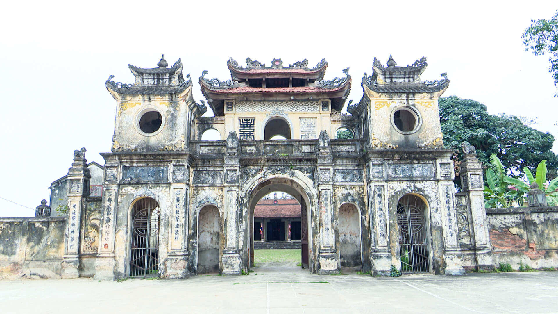 共同住宅、寺院、ダオサ塔の遺跡。