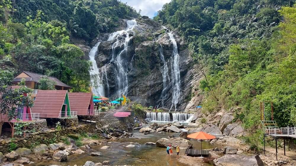 Chiêm ngưỡng hình ảnh Thác Trắng Quảng Ngãi nên thơ, trữ tình