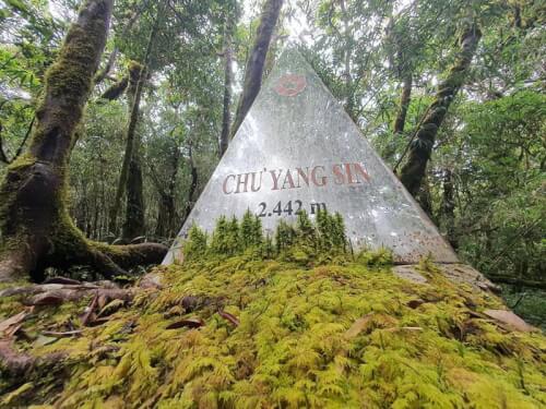 Cột mốc dãy núi Chư Yang Sin