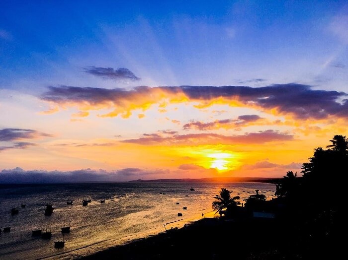 サカン港の日の出風景
