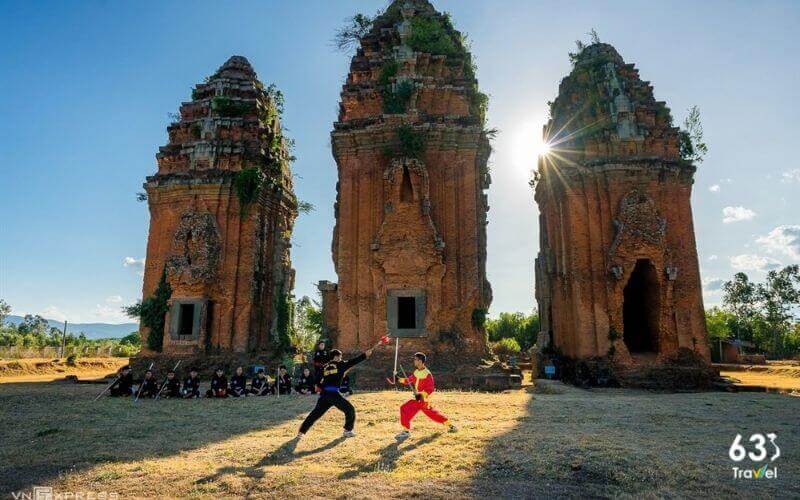 Tháp Dương Long Bình Định