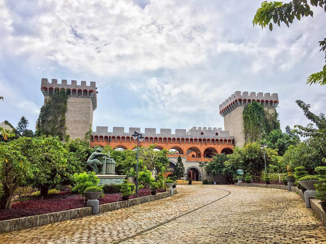 RD Wine Castle will take visitors astray into a space that feels like an ancient palace, as splendid and magnificent as palaces in Europe.