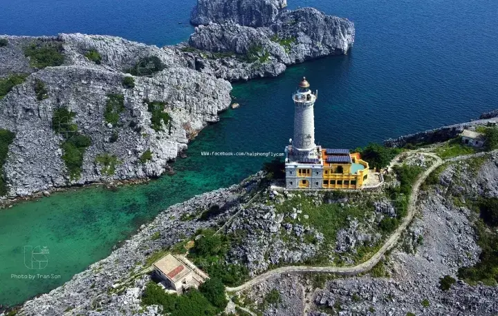 自然のままの島にあるベトナム最古の灯台をその目で鑑賞