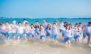 ビーチでチームビルディング