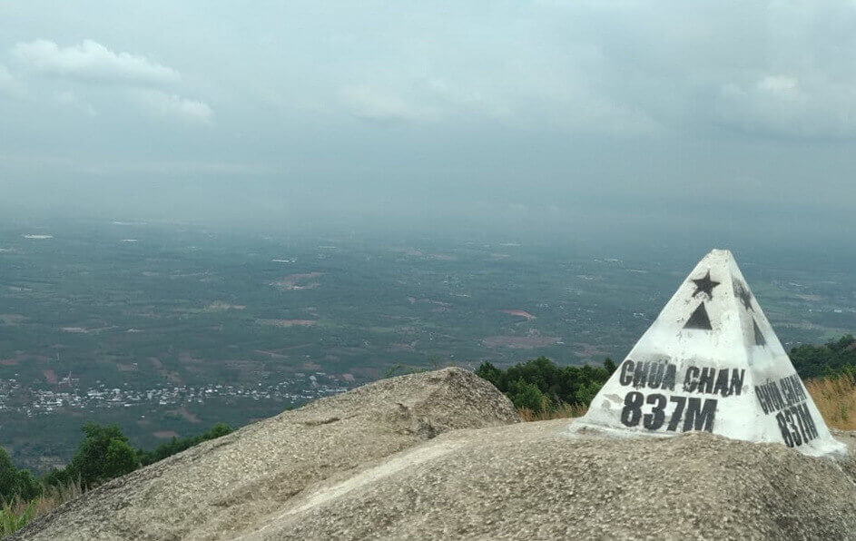Núi Chứa Chan