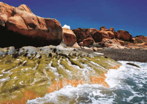 コーサックビーチの七色石のビーチをイメージ