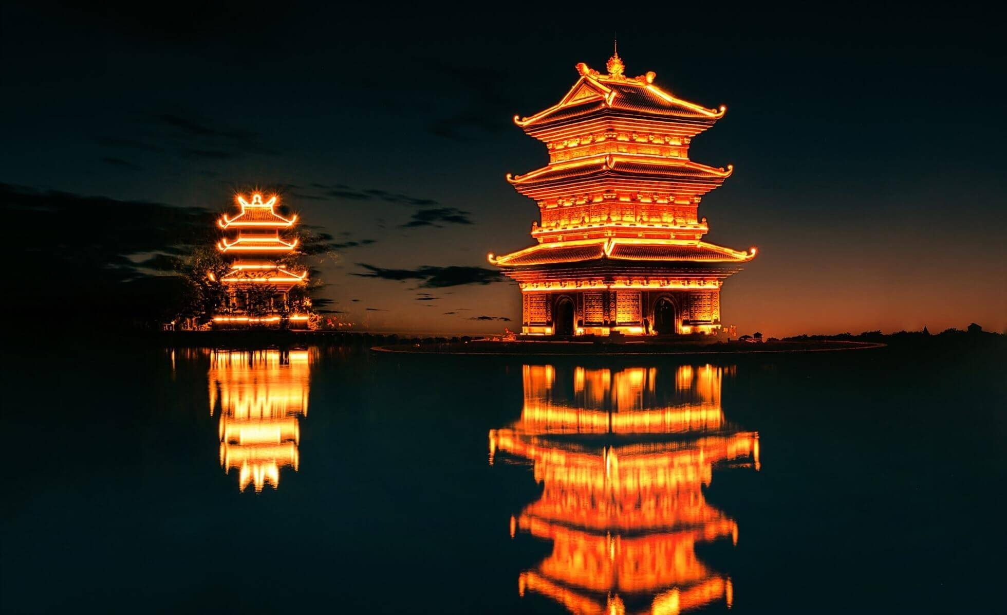 Chùa Vàng – ngôi chùa nằm giữa hồ nước ở Ninh Bình