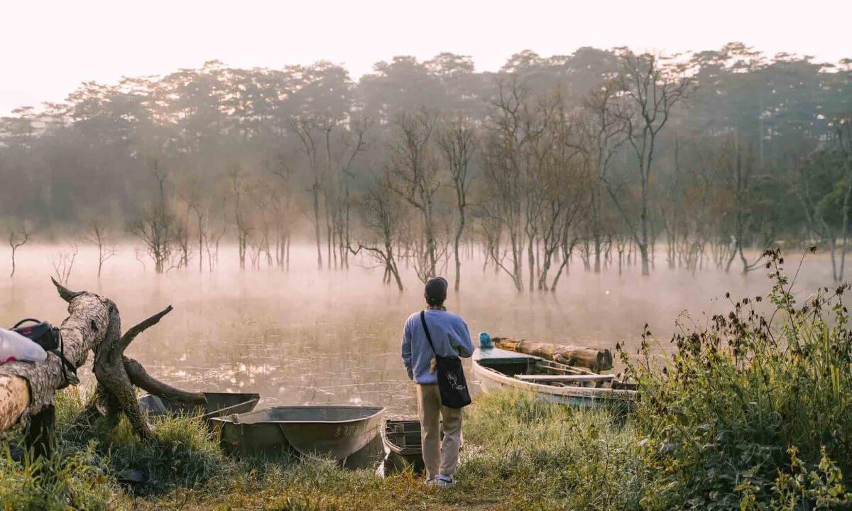 Suoi Tia - The Fairyland-like Source of Tuyen Lam Lake