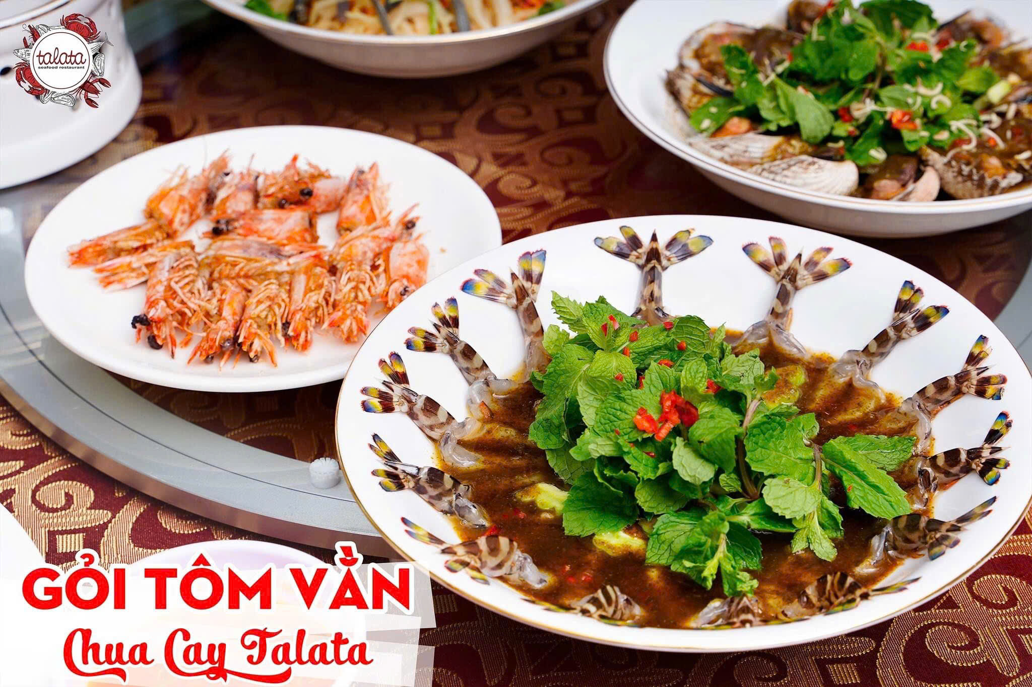 매콤하고 신맛이 나는 얼룩말 새우 샐러드.