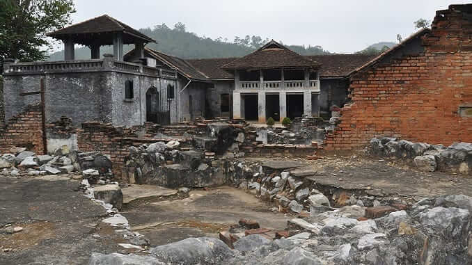 Thăm quan nhà tù Sơn La