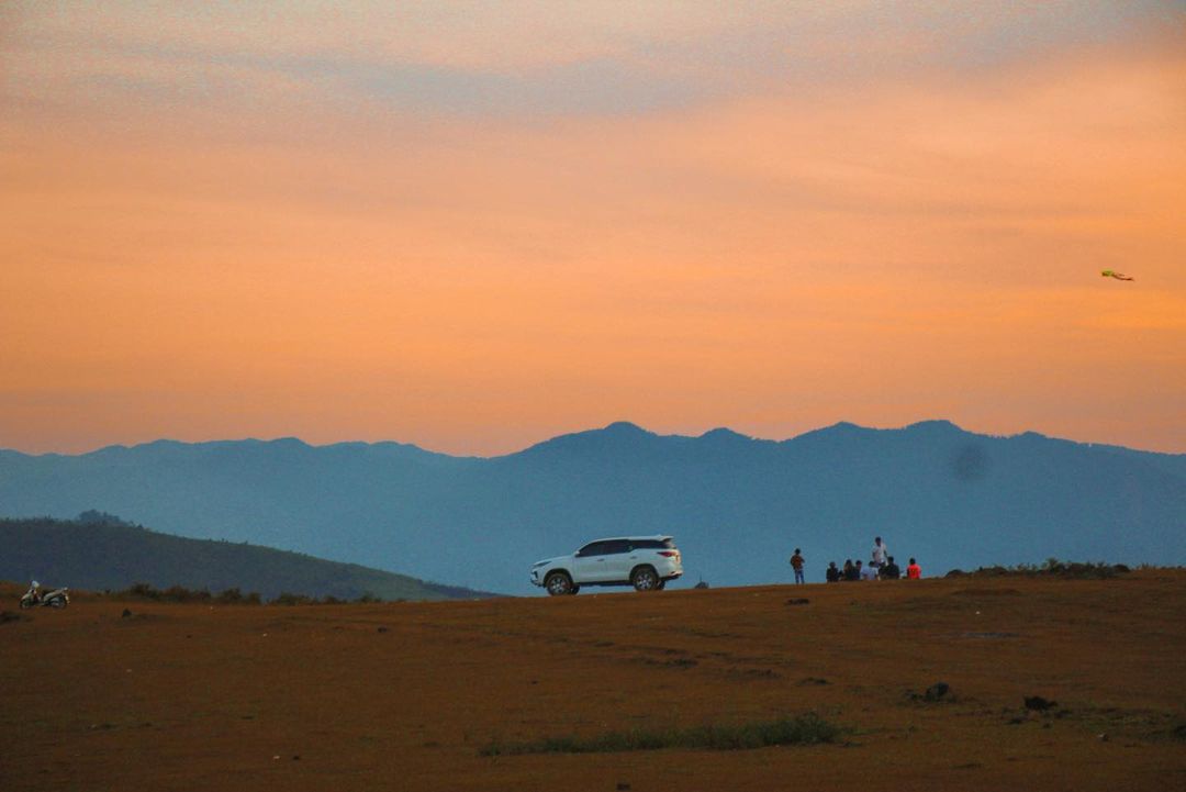 クアンガイの「曇り」草原を探索：タ・スアのような「100万ドルの景色」