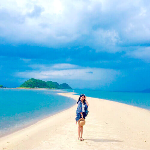 ヴァンフォン湾の真ん中にあるユニークな「白い砂の道」を発見