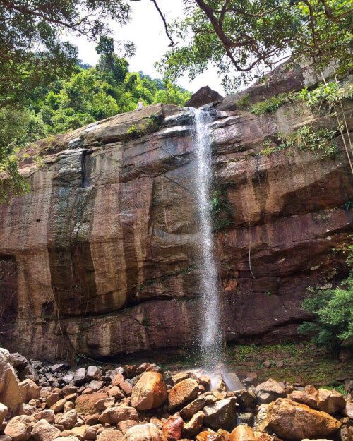 Trải nghiệm tắm thác mát lạnh ở Khe Lim