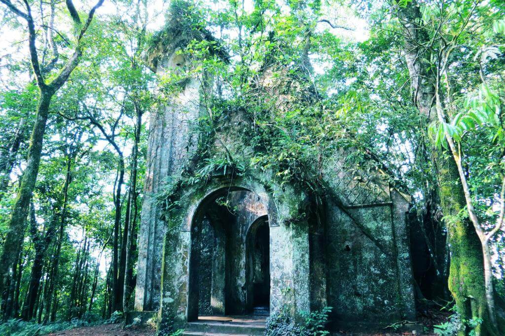 Na Hang tourist area