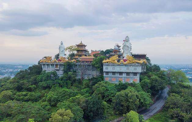 チャウトイ山と塔の遺跡エリア