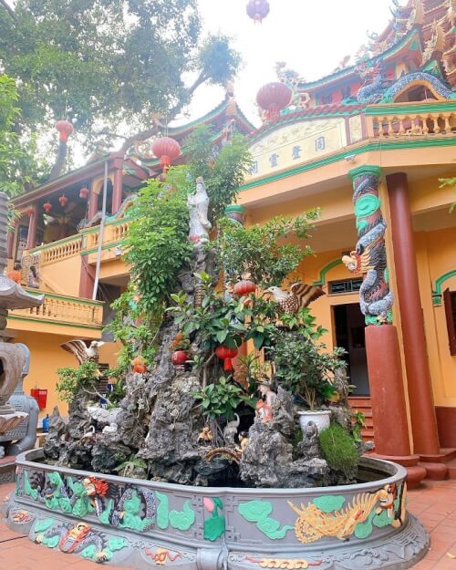 Bên trong Đền Mẫu Đồng Đăng