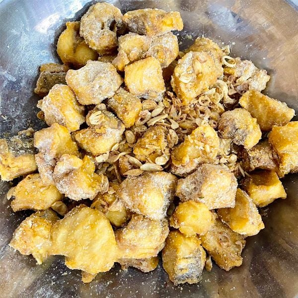 Cá lăng sông Đà rang muối .