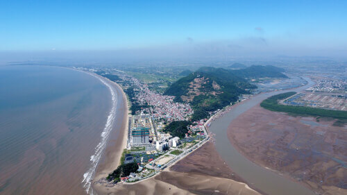 ホアンチュオンビーチのワイルドな美しさに魅了される